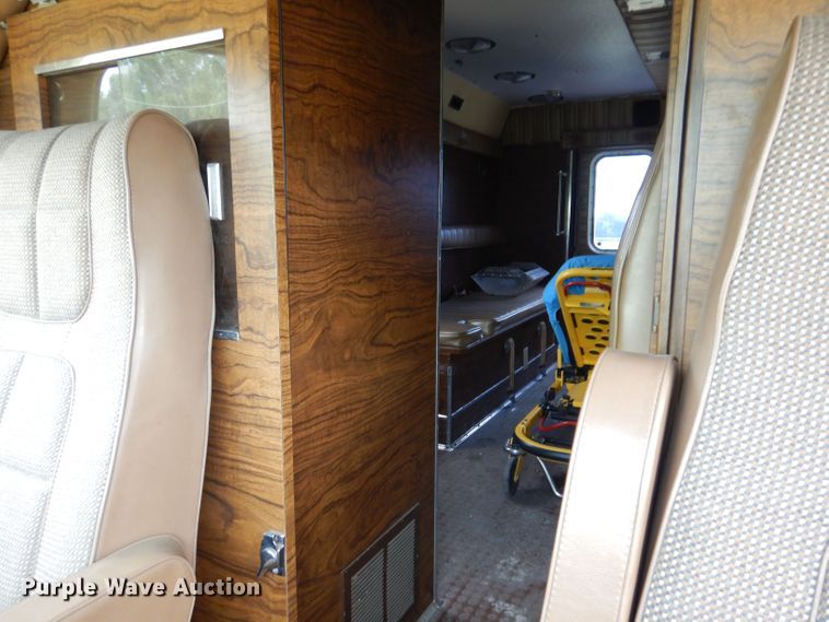 image for item JH9700 1986 Ford E350  ambulance