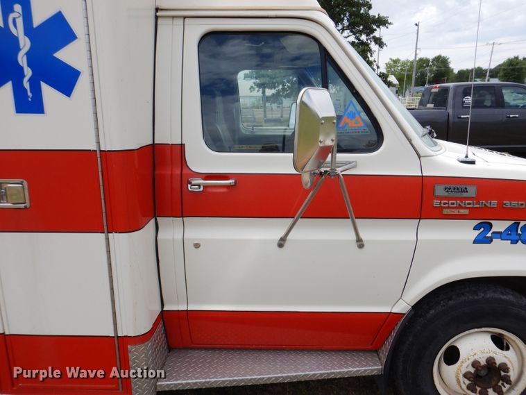 image for item JH9700 1986 Ford E350  ambulance