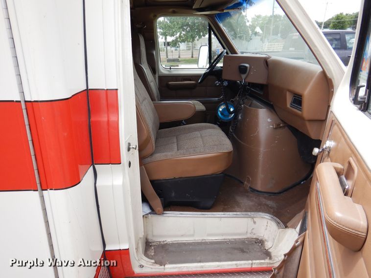 image for item JH9700 1986 Ford E350  ambulance