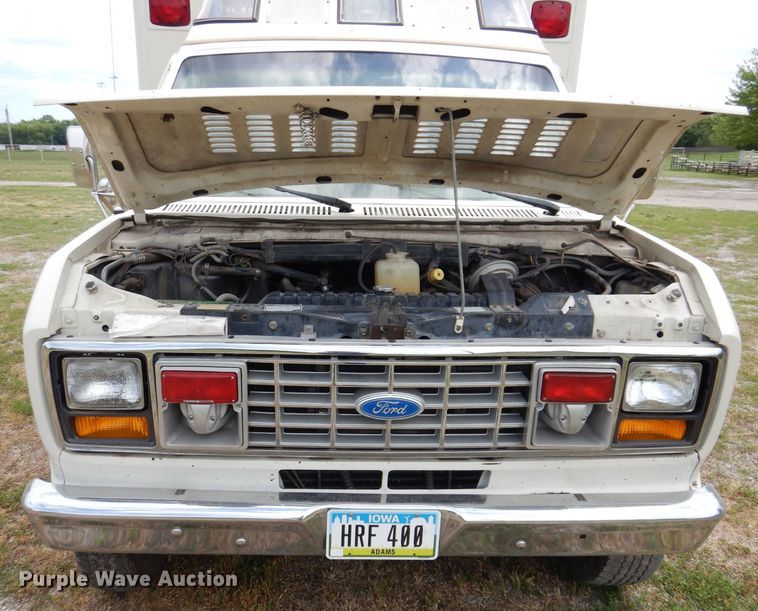 image for item JH9700 1986 Ford E350  ambulance