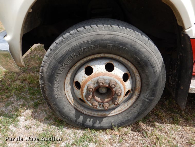 image for item JH9700 1986 Ford E350  ambulance