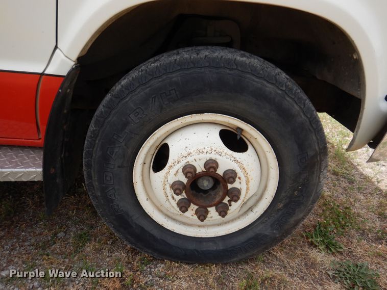 image for item JH9700 1986 Ford E350  ambulance