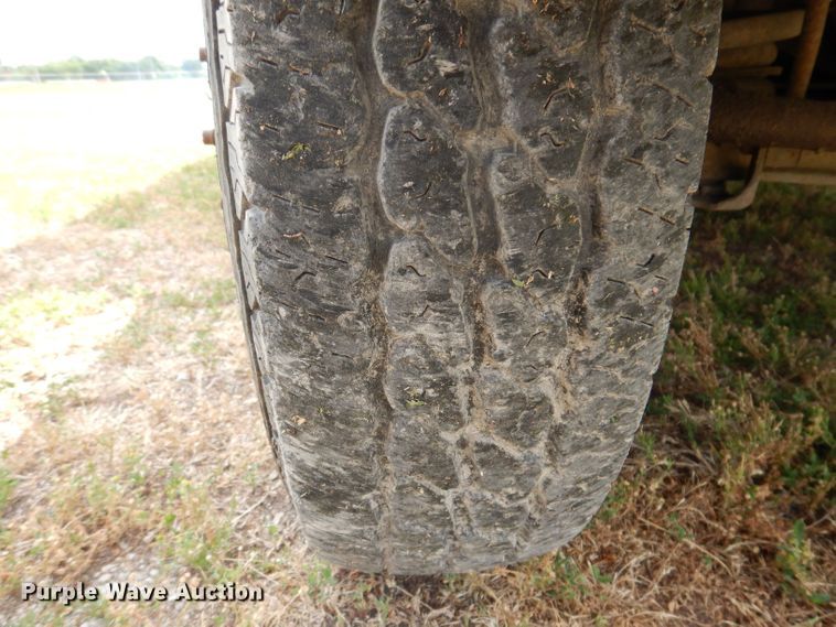 image for item JH9700 1986 Ford E350  ambulance