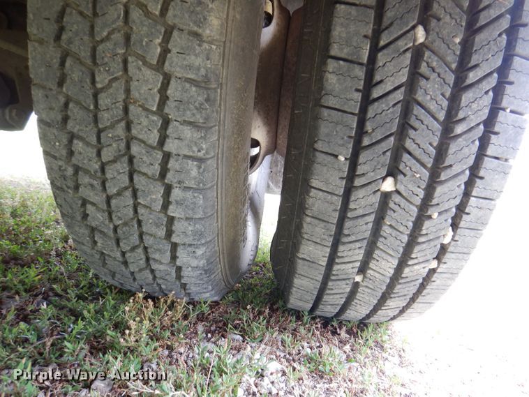 image for item JH9700 1986 Ford E350  ambulance