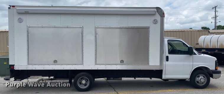 image for item JK9938 2013 Chevrolet Express  box truck