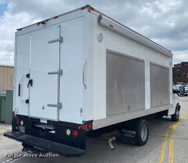 image for item JK9938 2013 Chevrolet Express  box truck