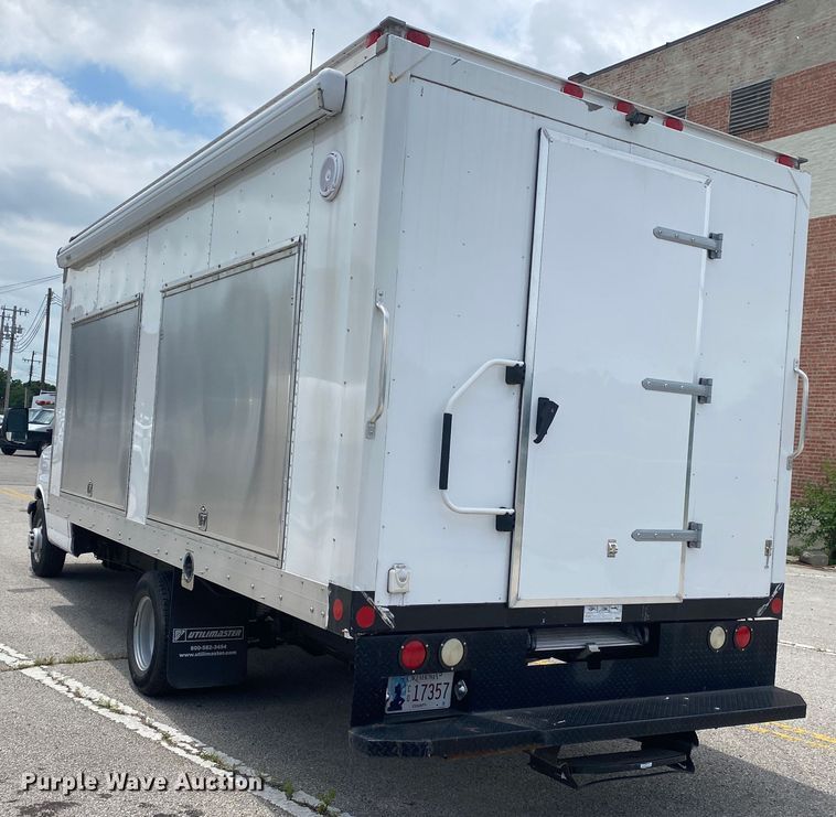 image for item JK9938 2013 Chevrolet Express  box truck