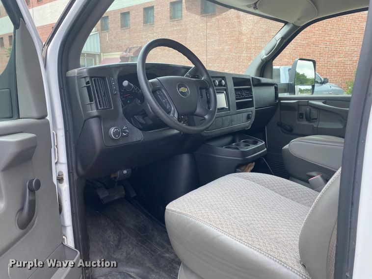 image for item JK9938 2013 Chevrolet Express  box truck