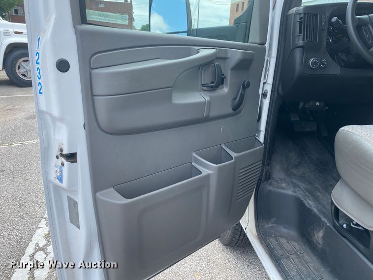 image for item JK9938 2013 Chevrolet Express  box truck