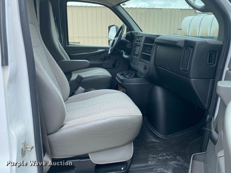 image for item JK9938 2013 Chevrolet Express  box truck