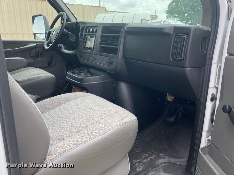 image for item JK9938 2013 Chevrolet Express  box truck