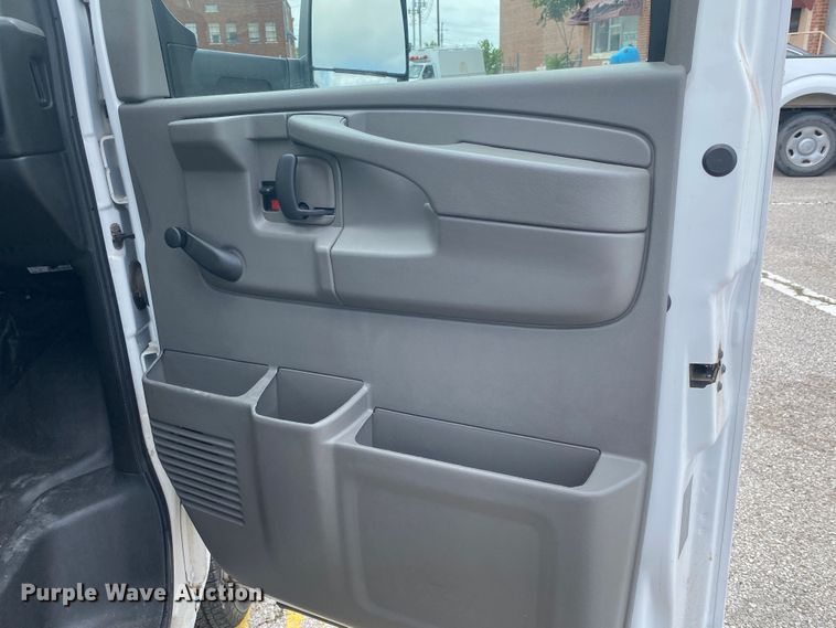 image for item JK9938 2013 Chevrolet Express  box truck