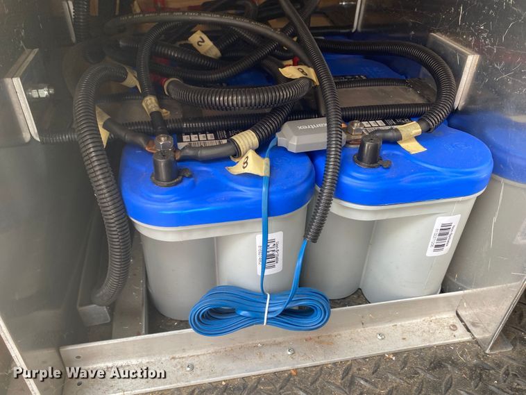 image for item JK9938 2013 Chevrolet Express  box truck