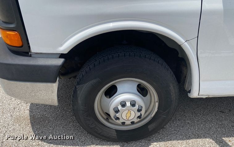 image for item JK9938 2013 Chevrolet Express  box truck