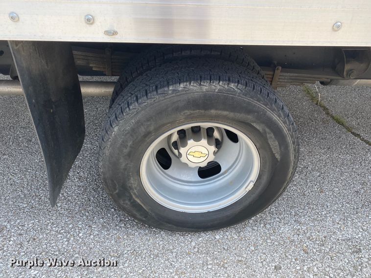 image for item JK9938 2013 Chevrolet Express  box truck