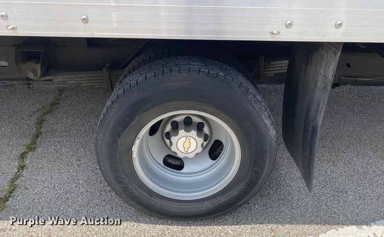 image for item JK9938 2013 Chevrolet Express  box truck