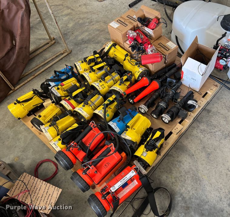 image for item KC9819 Approximately 44 flashlights