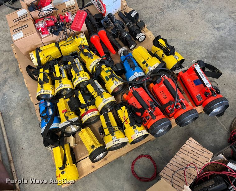 image for item KC9819 Approximately 44 flashlights