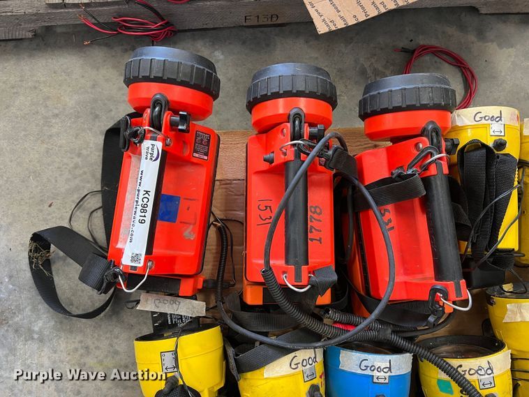 image for item KC9819 Approximately 44 flashlights