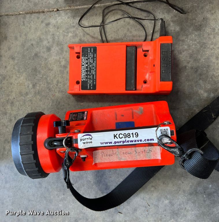 image for item KC9819 Approximately 44 flashlights