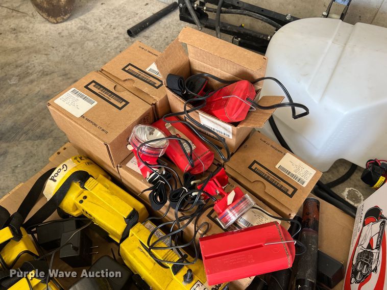 image for item KC9819 Approximately 44 flashlights