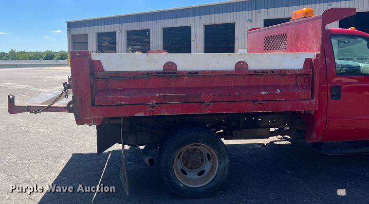 image for item KC9854 2003 Ford F550 XL  dump flatbed pickup truck
