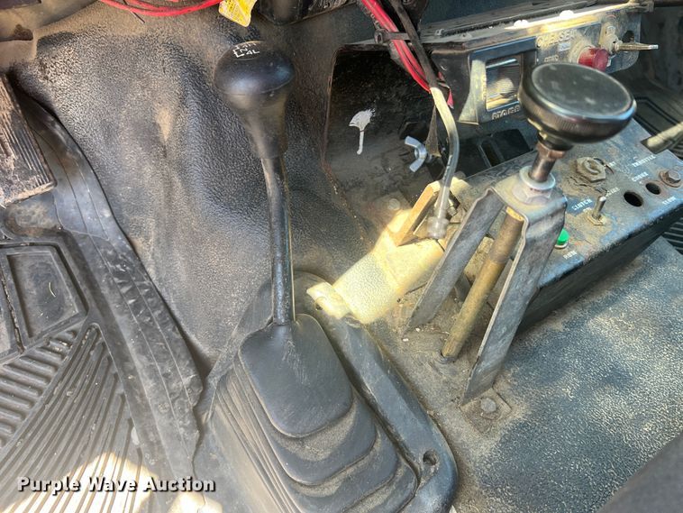 image for item KC9854 2003 Ford F550 XL  dump flatbed pickup truck