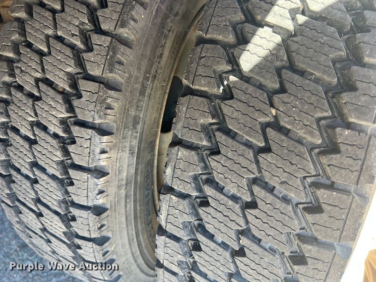 image for item KC9854 2003 Ford F550 XL  dump flatbed pickup truck