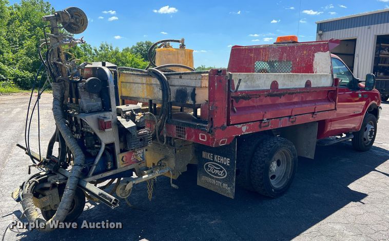 image for item KC9857 1999 Ford F550 XL  dump flatbed truck with paint striper