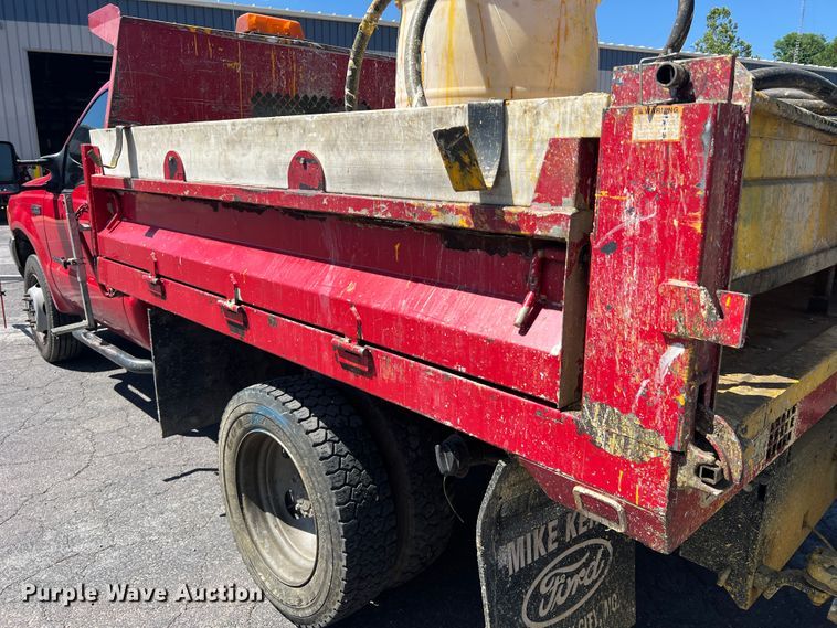 image for item KC9857 1999 Ford F550 XL  dump flatbed truck with paint striper