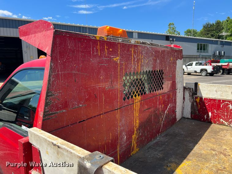 image for item KC9857 1999 Ford F550 XL  dump flatbed truck with paint striper