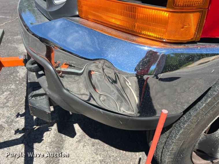 image for item KC9857 1999 Ford F550 XL  dump flatbed truck with paint striper