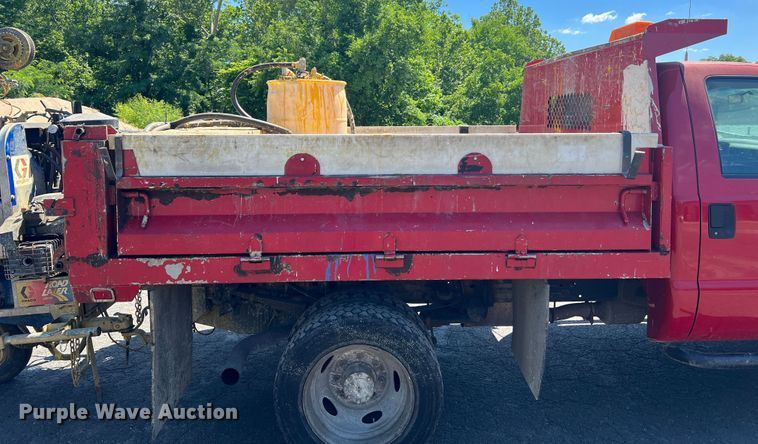 image for item KC9857 1999 Ford F550 XL  dump flatbed truck with paint striper