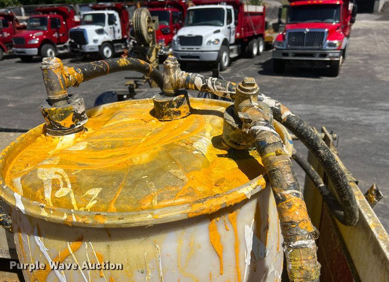 image for item KC9857 1999 Ford F550 XL  dump flatbed truck with paint striper