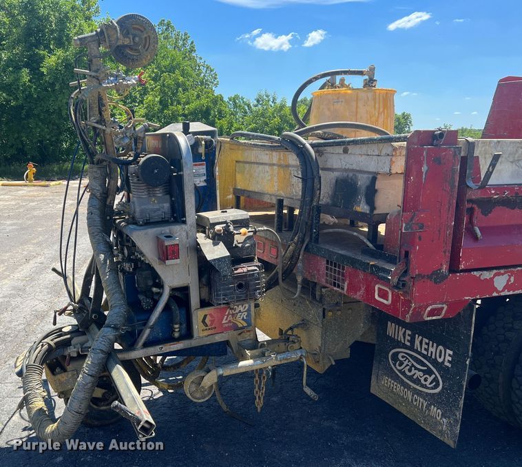 image for item KC9857 1999 Ford F550 XL  dump flatbed truck with paint striper