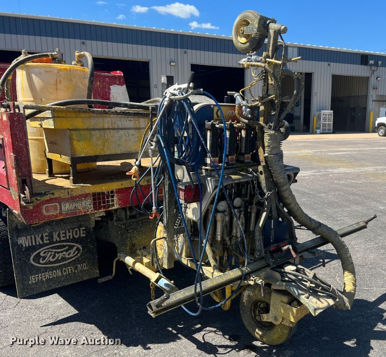 image for item KC9857 1999 Ford F550 XL  dump flatbed truck with paint striper