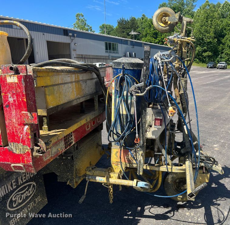 image for item KC9857 1999 Ford F550 XL  dump flatbed truck with paint striper