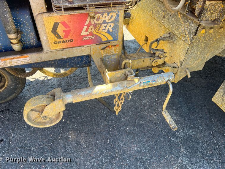 image for item KC9857 1999 Ford F550 XL  dump flatbed truck with paint striper