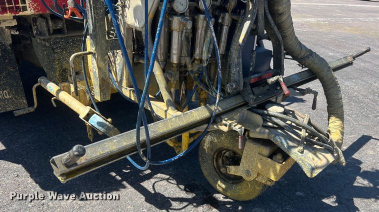 image for item KC9857 1999 Ford F550 XL  dump flatbed truck with paint striper