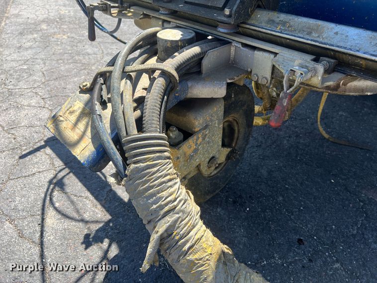 image for item KC9857 1999 Ford F550 XL  dump flatbed truck with paint striper