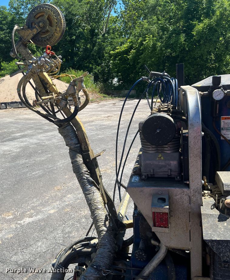 image for item KC9857 1999 Ford F550 XL  dump flatbed truck with paint striper