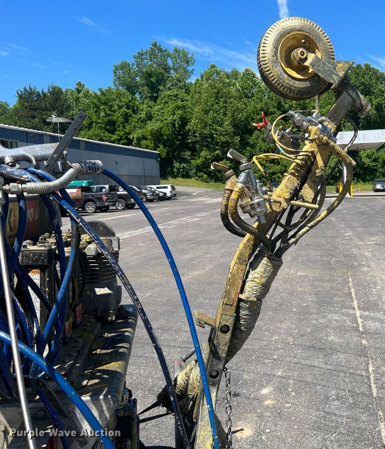 image for item KC9857 1999 Ford F550 XL  dump flatbed truck with paint striper