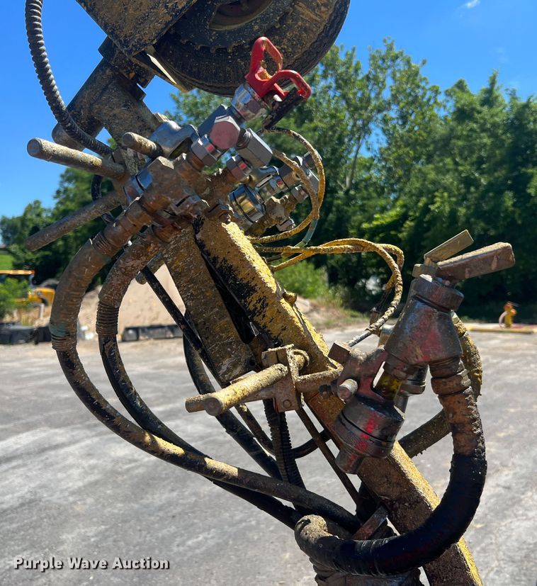 image for item KC9857 1999 Ford F550 XL  dump flatbed truck with paint striper