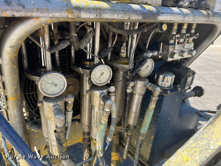 image for item KC9857 1999 Ford F550 XL  dump flatbed truck with paint striper