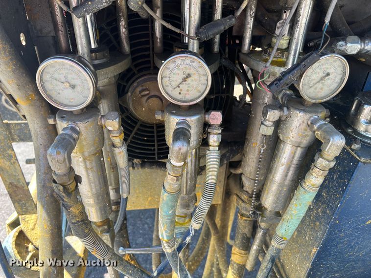 image for item KC9857 1999 Ford F550 XL  dump flatbed truck with paint striper