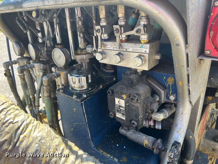 image for item KC9857 1999 Ford F550 XL  dump flatbed truck with paint striper