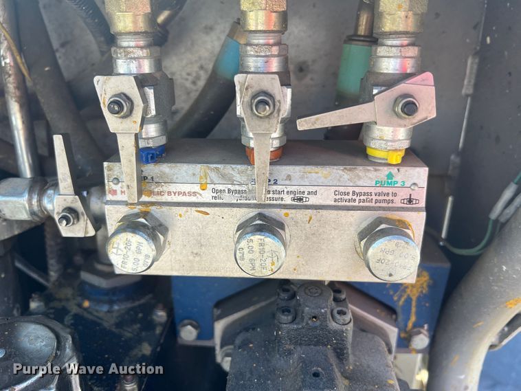 image for item KC9857 1999 Ford F550 XL  dump flatbed truck with paint striper