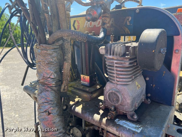 image for item KC9857 1999 Ford F550 XL  dump flatbed truck with paint striper