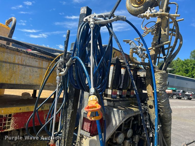 image for item KC9857 1999 Ford F550 XL  dump flatbed truck with paint striper