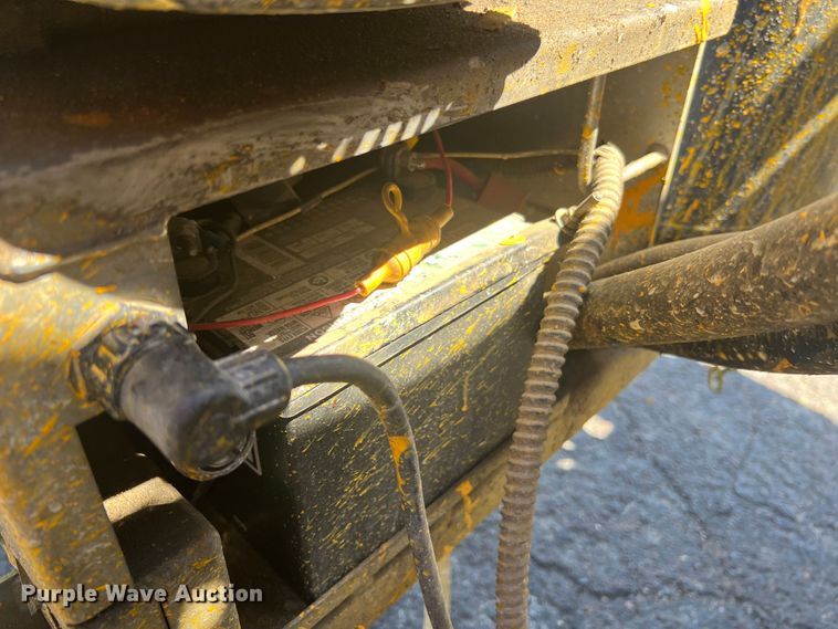 image for item KC9857 1999 Ford F550 XL  dump flatbed truck with paint striper